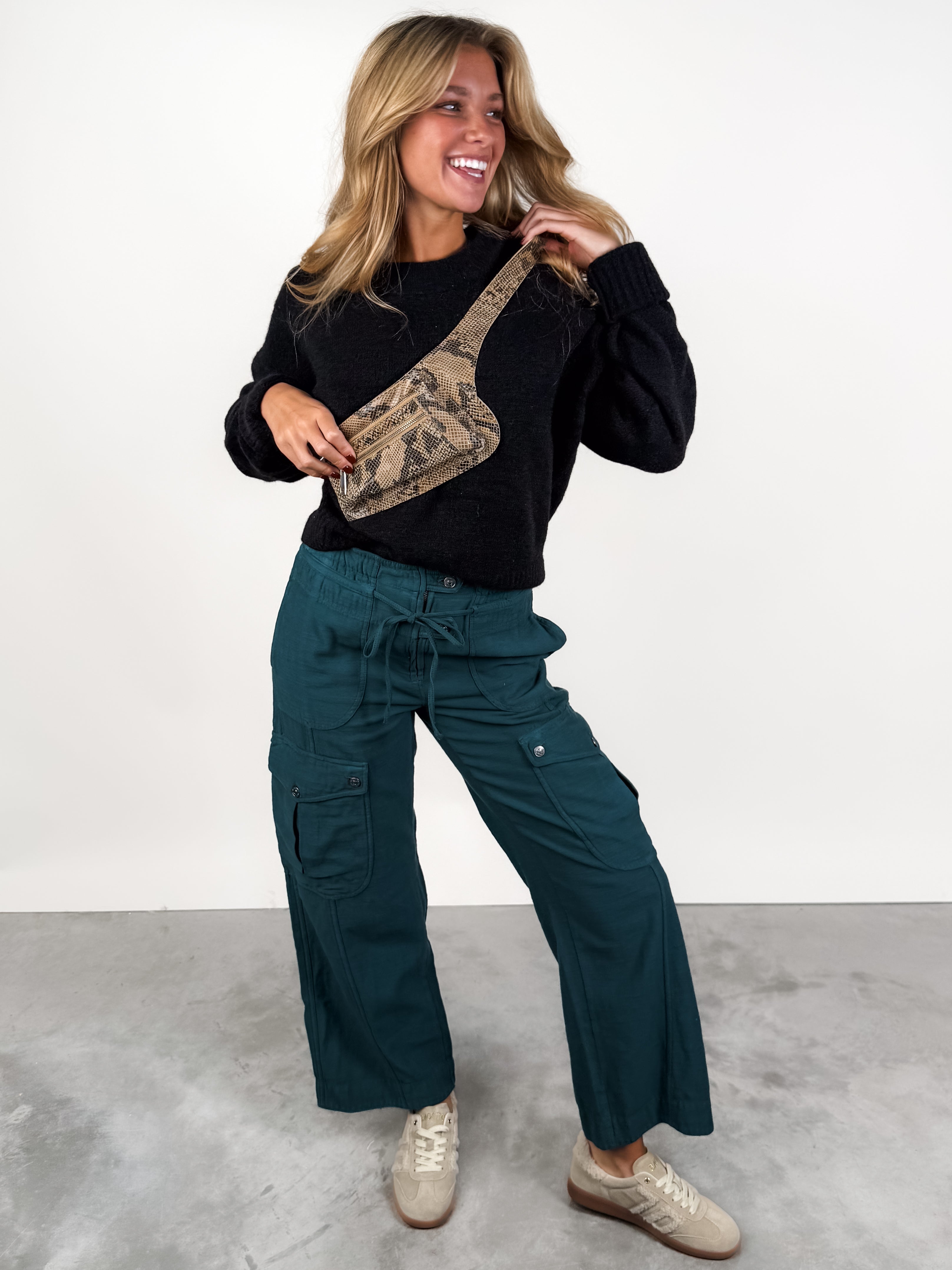 Julien Sweater Look image