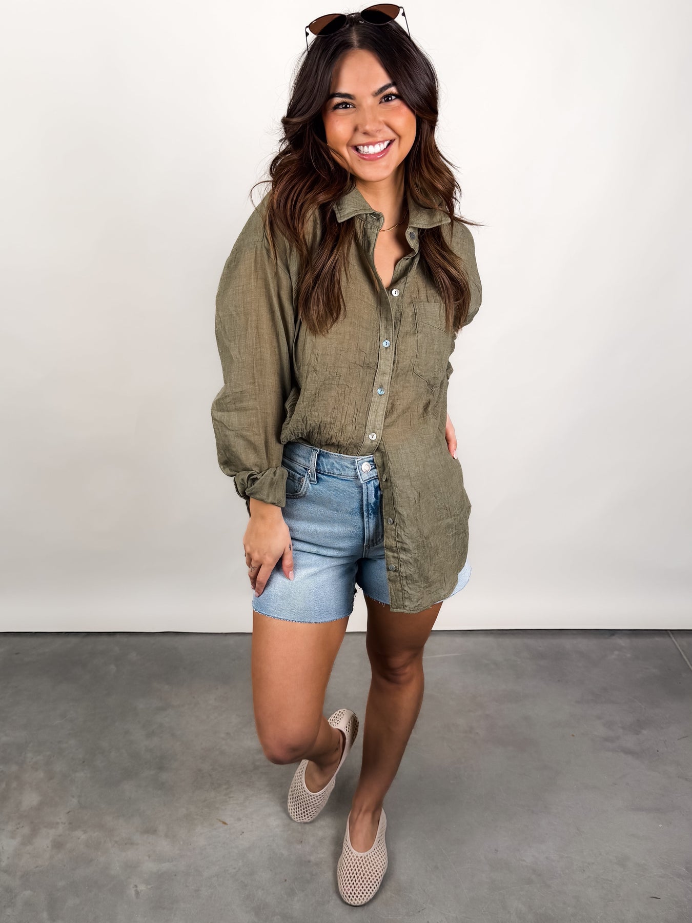 Hard To Find Button Up Top Look