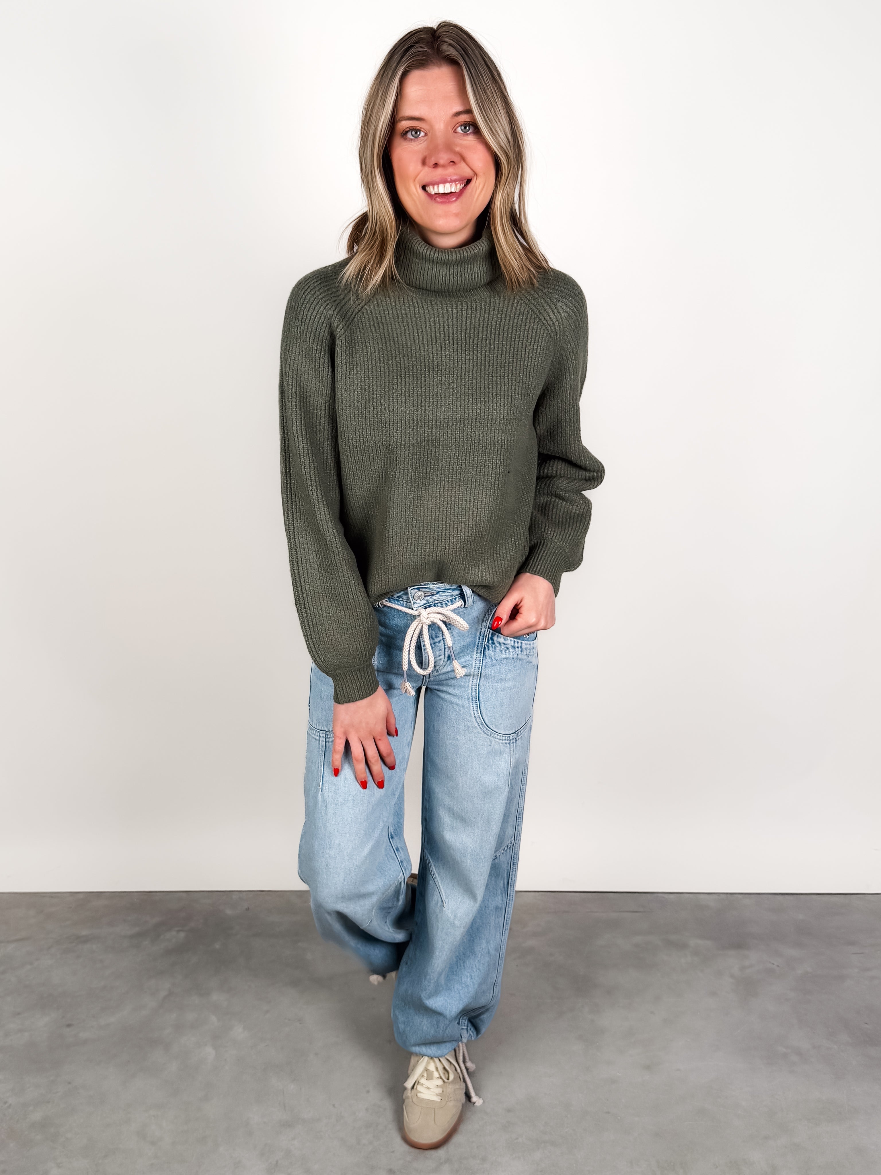 Get Somewhere Sweater Look image