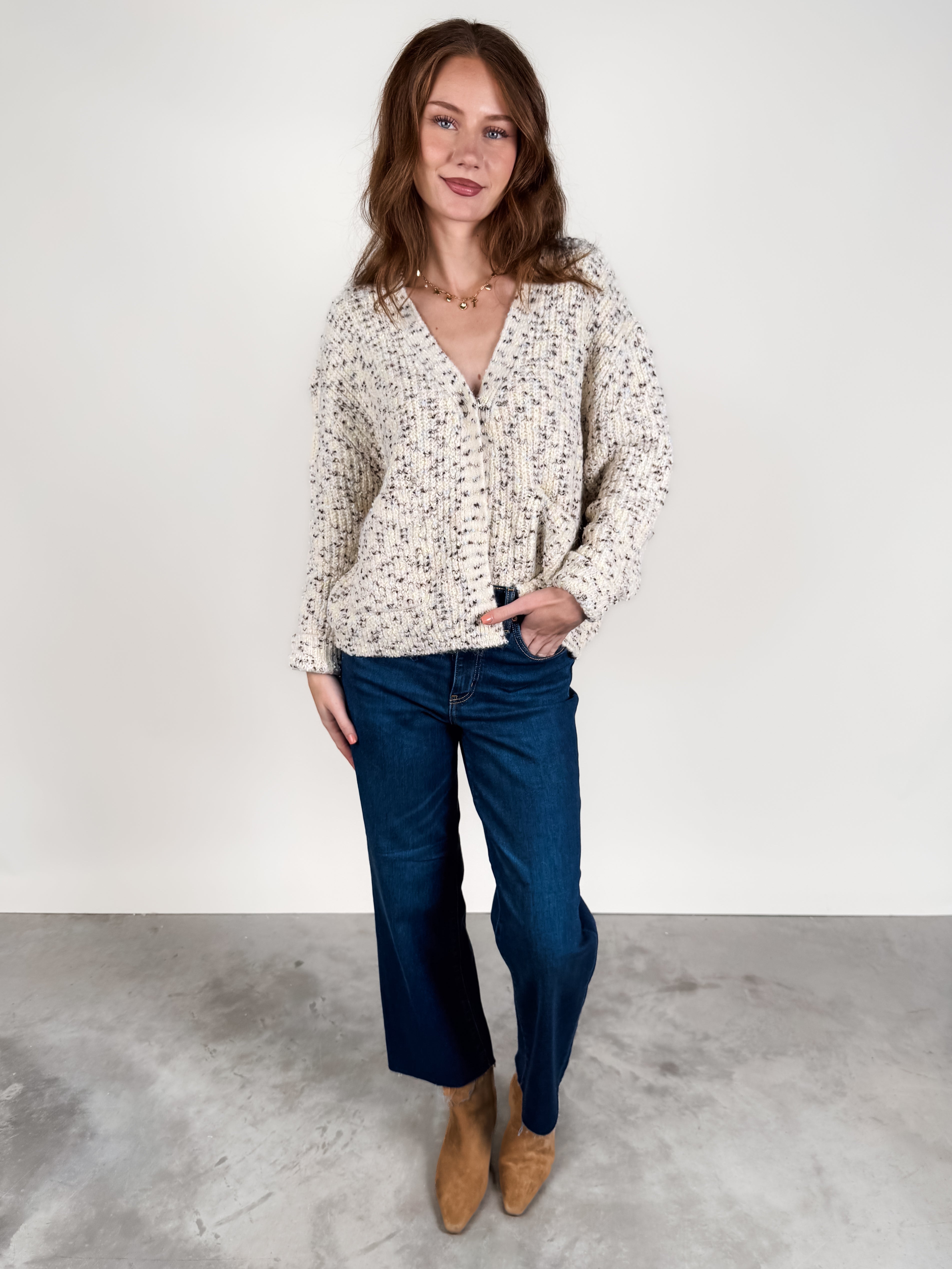 Nedi Cardigan Look image