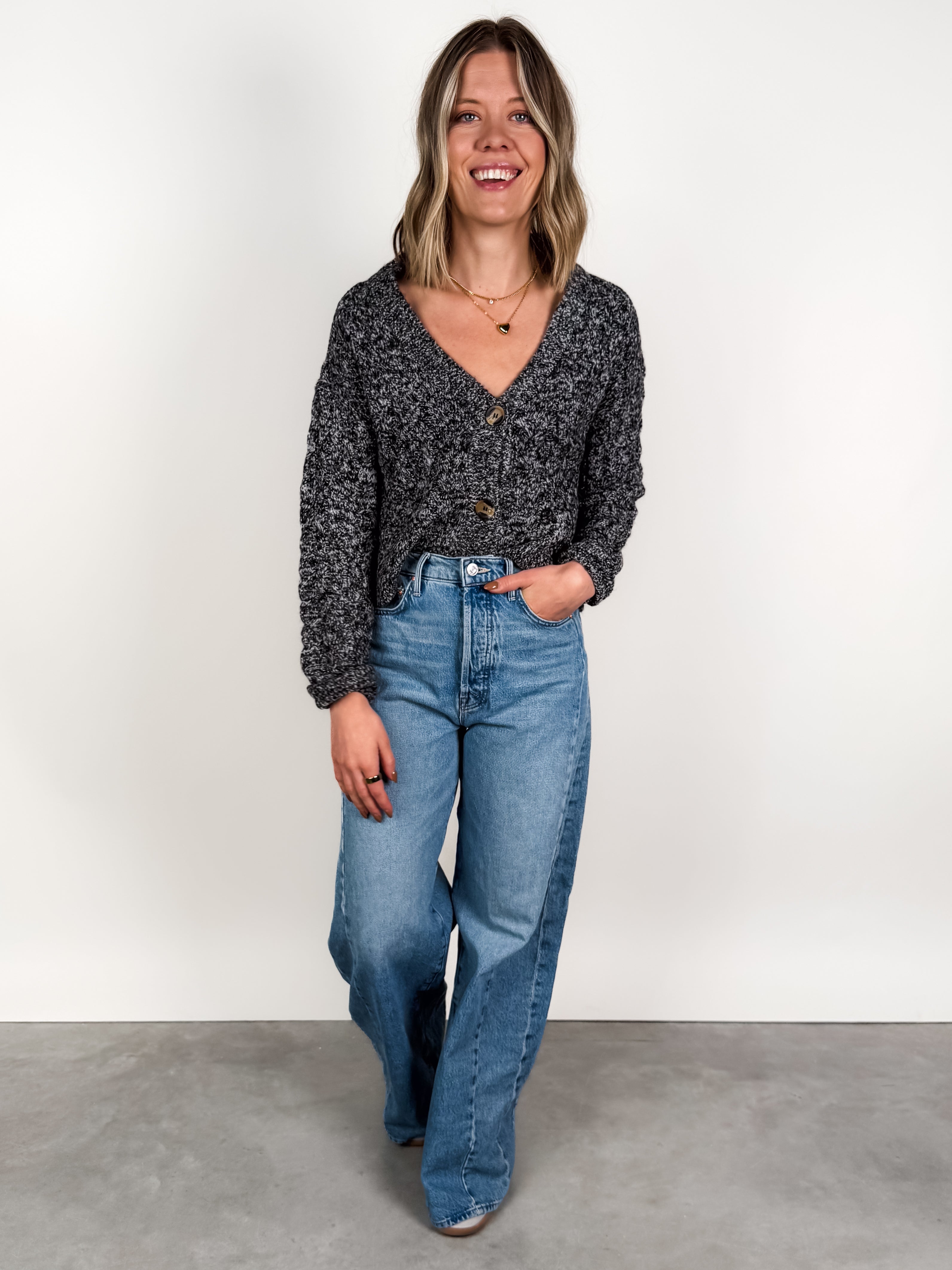Oxana Cardigan Look image
