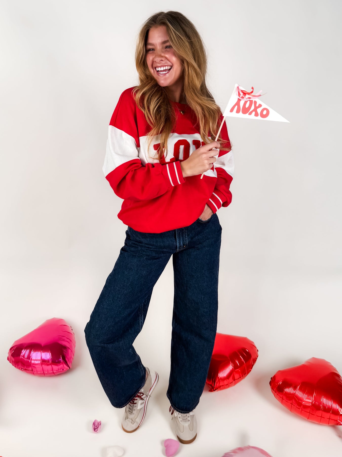 Oversized Love Sweatshirt Look