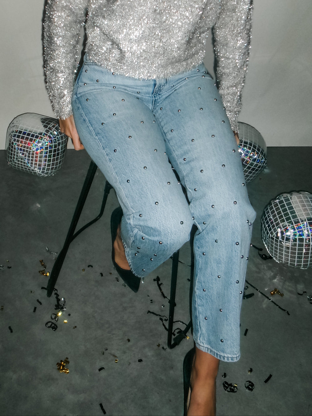 Lexi Mid Rise Bowed Straight Jean in Aries