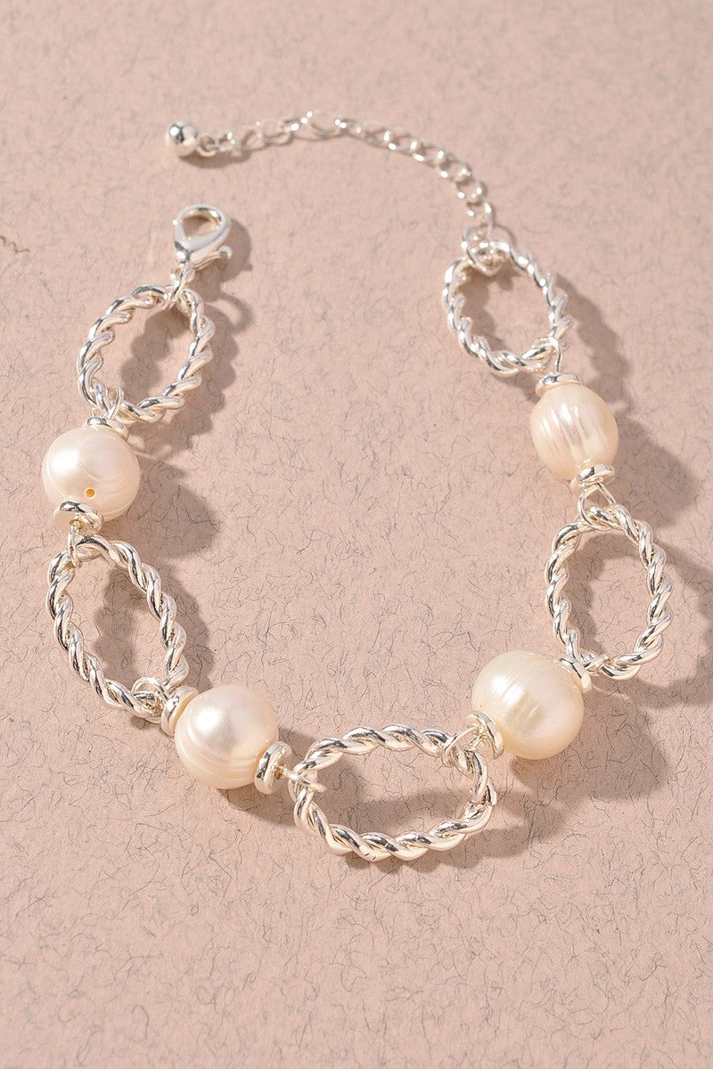 512 Freshwater Pearl And Open Textured Oval Braclet