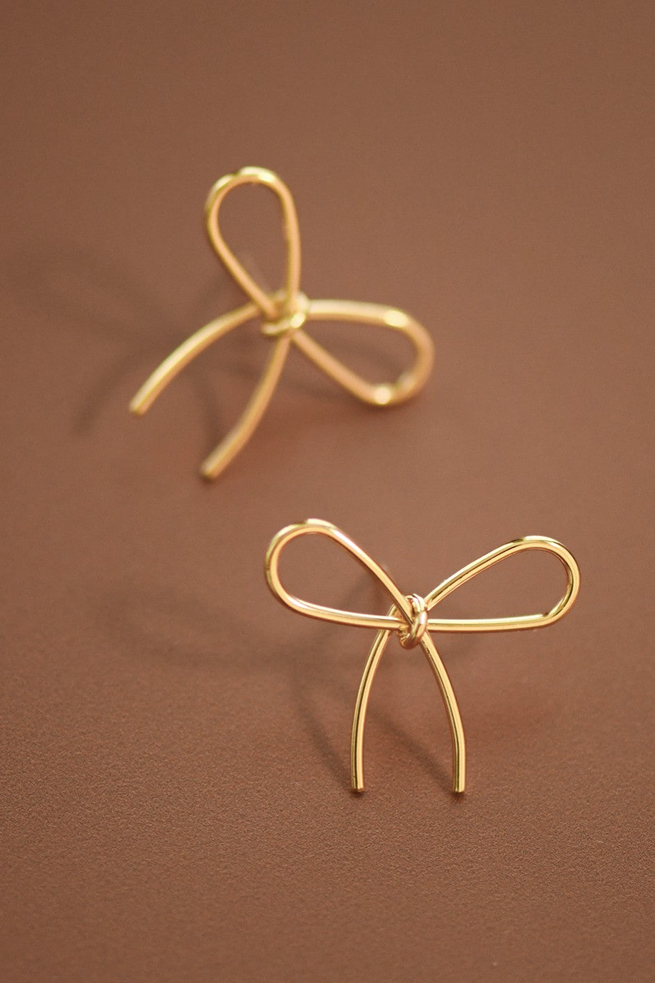 220 Wire Bow Studs