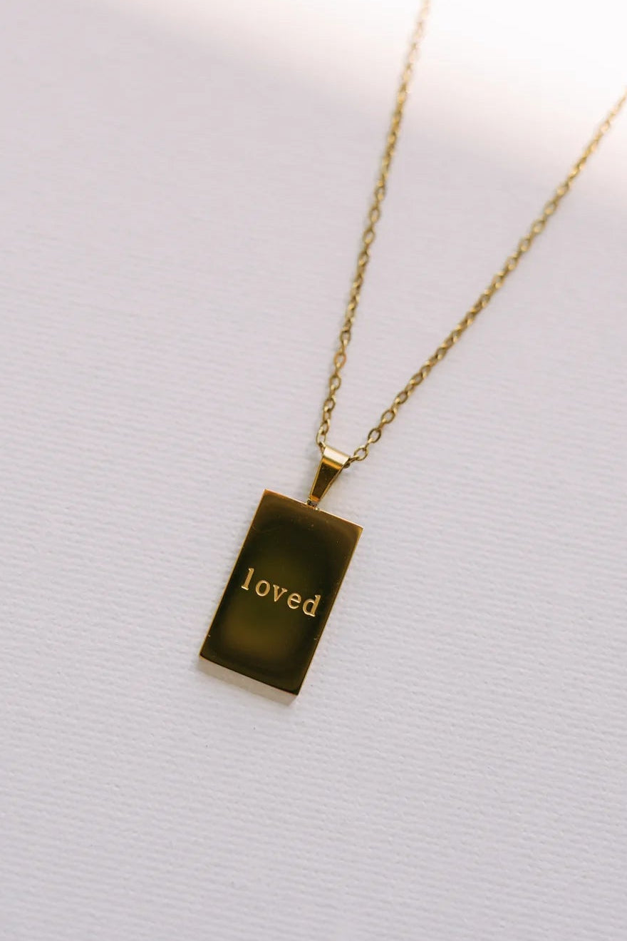 Amour Engraved Pendant Necklace