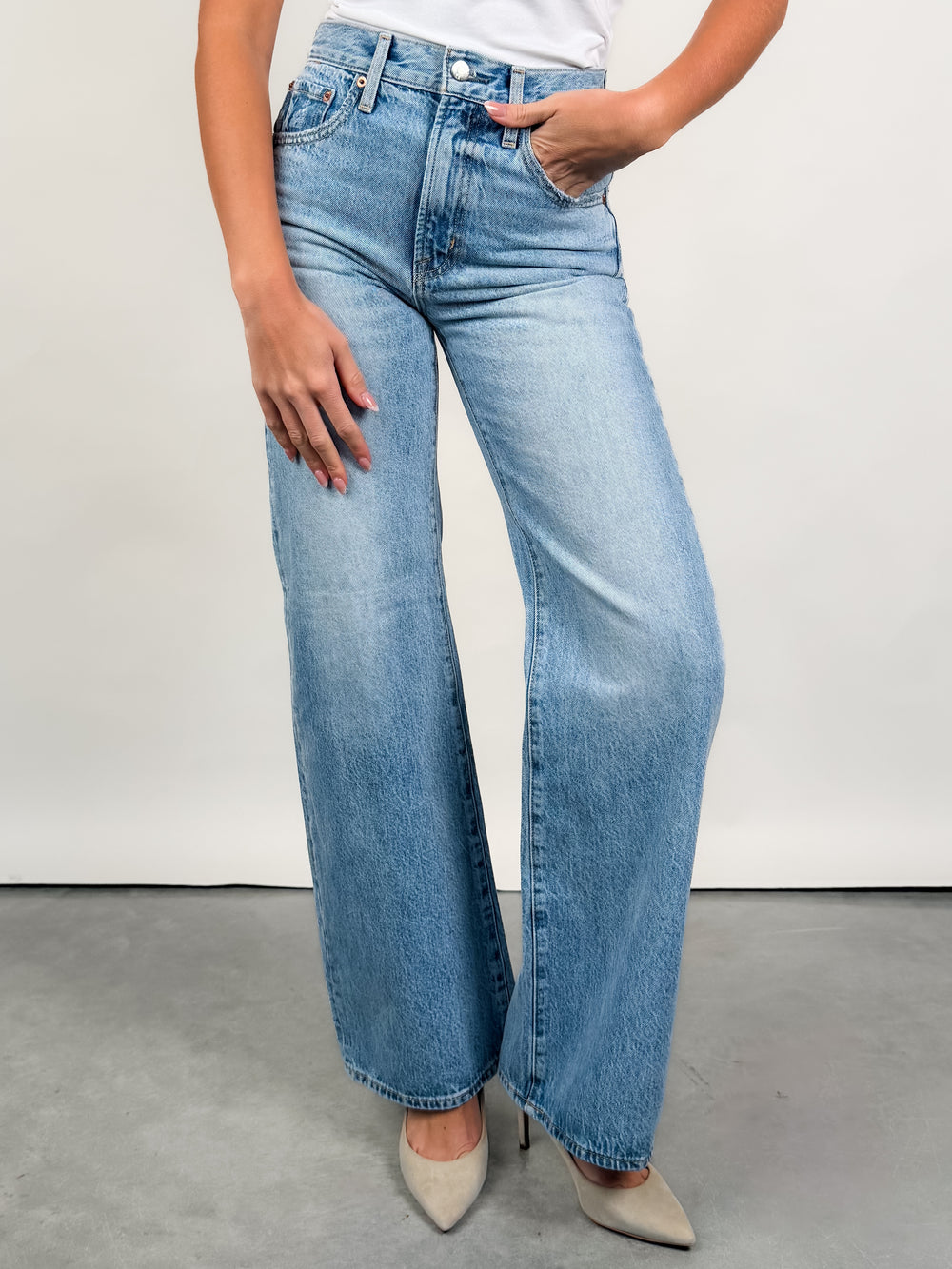 Larsen Relaxed Flare Jeans in Mellow
