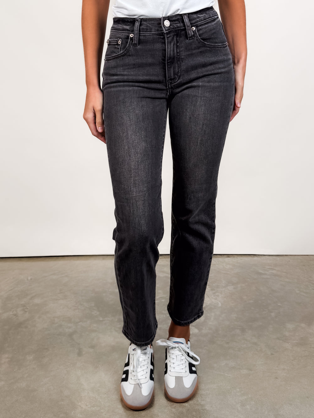 Rebel Ankle Mid Rise Ankle Slim Straight in Motion
