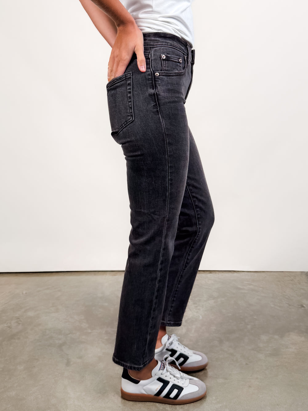 Rebel Ankle Mid Rise Ankle Slim Straight in Motion
