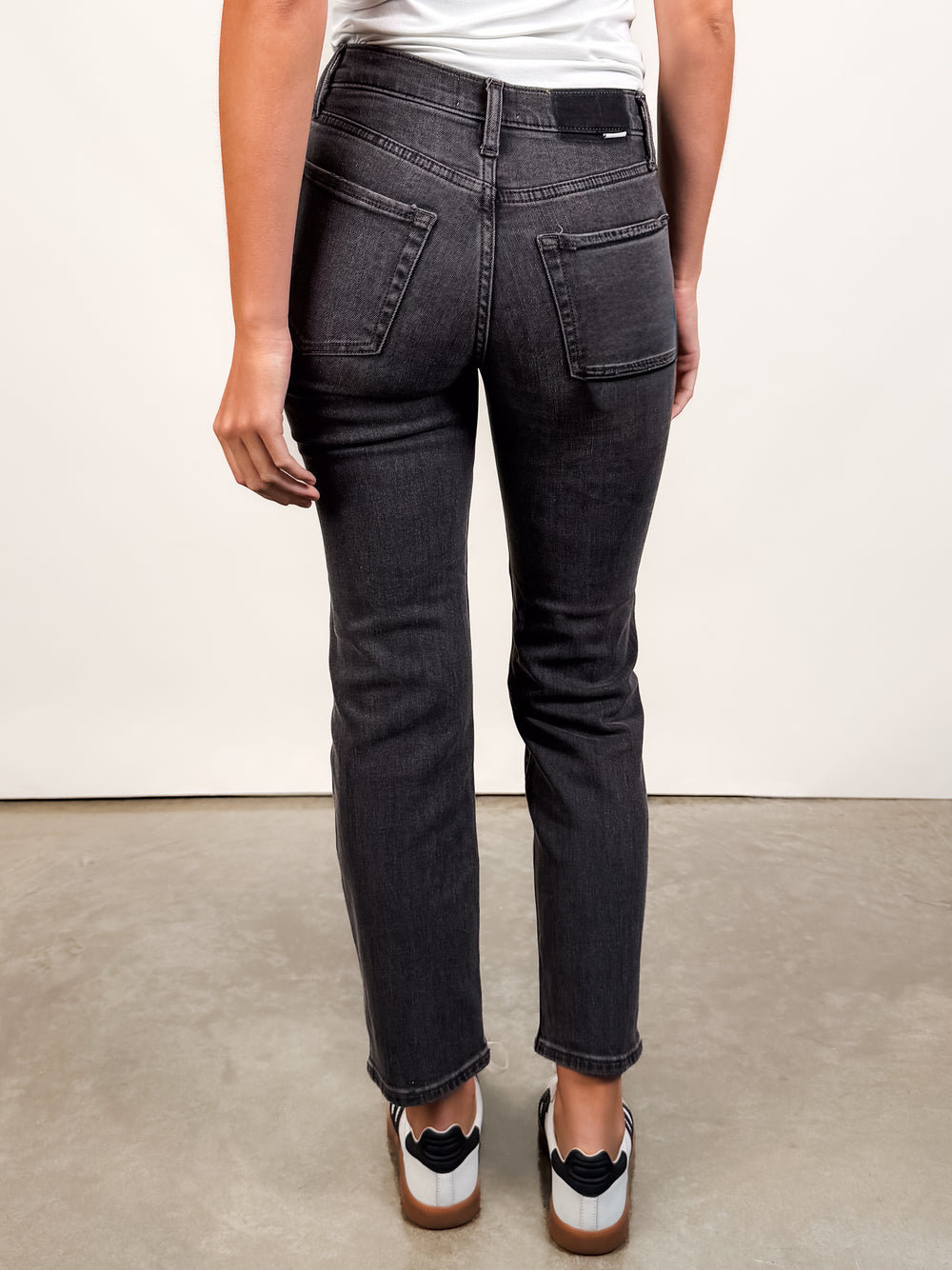 Rebel Ankle Mid Rise Ankle Slim Straight in Motion