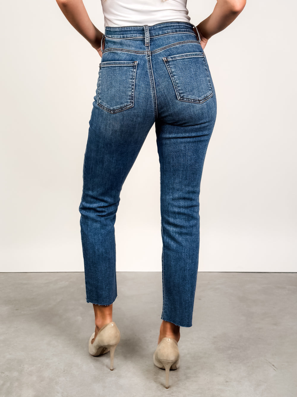 Reese High Rise Fab Ab Ankle Straight in Intuition