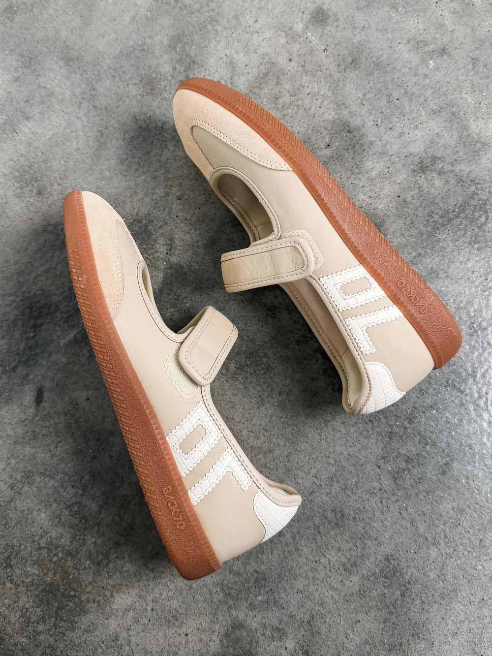 Aya Sneaker