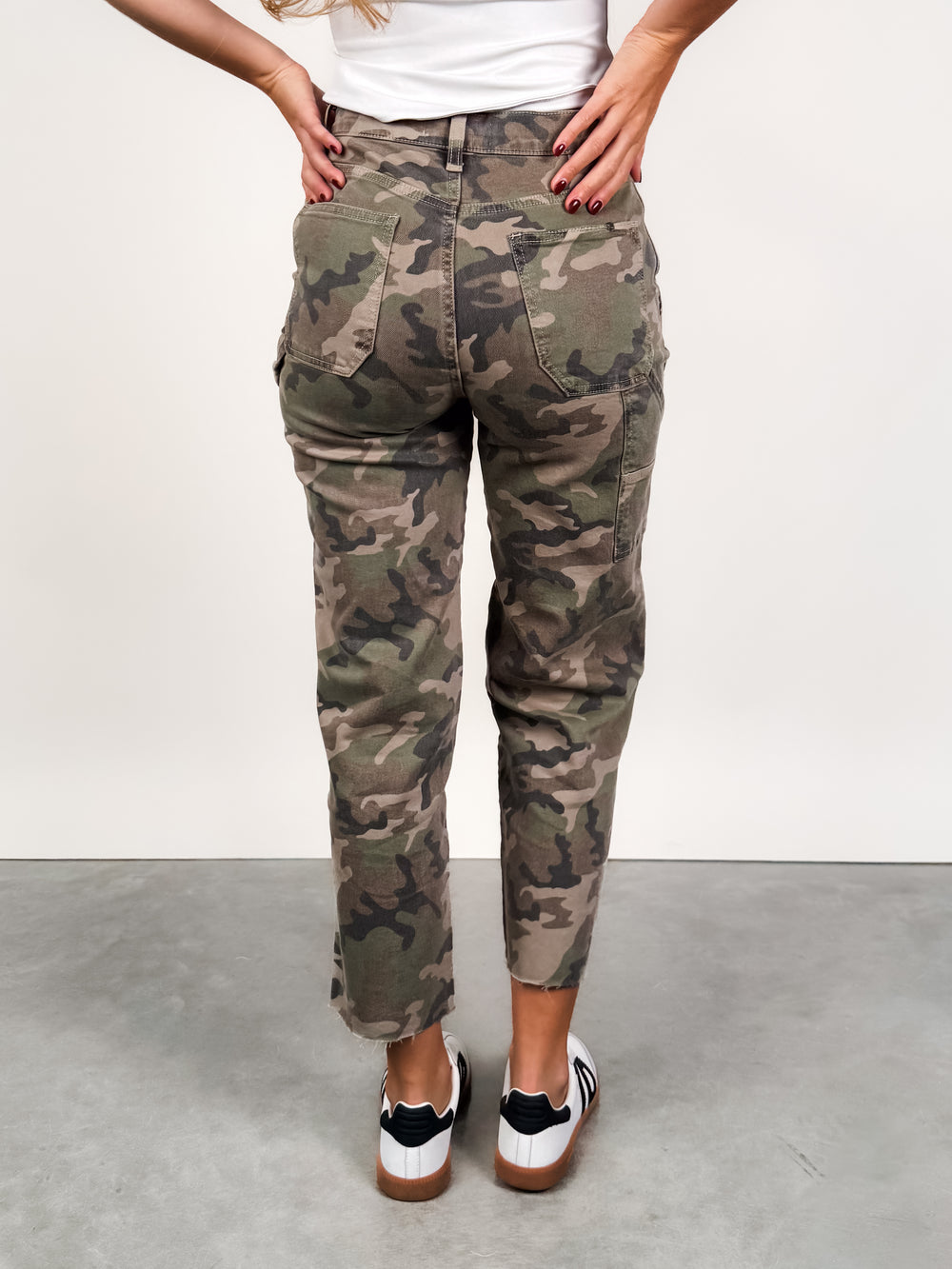 Sundaze Carpenter Crop in Hideaway