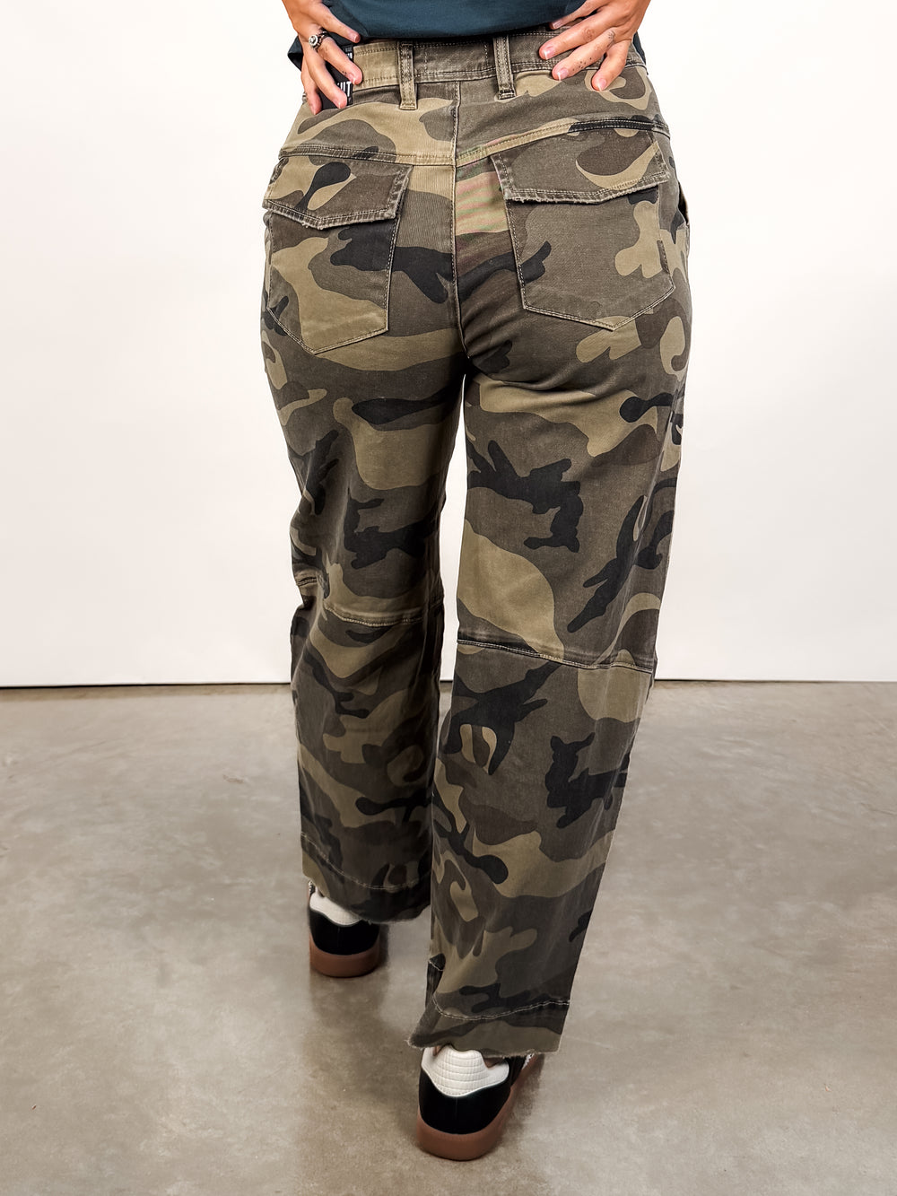 Ashton Wide Leg Barrel in Olive