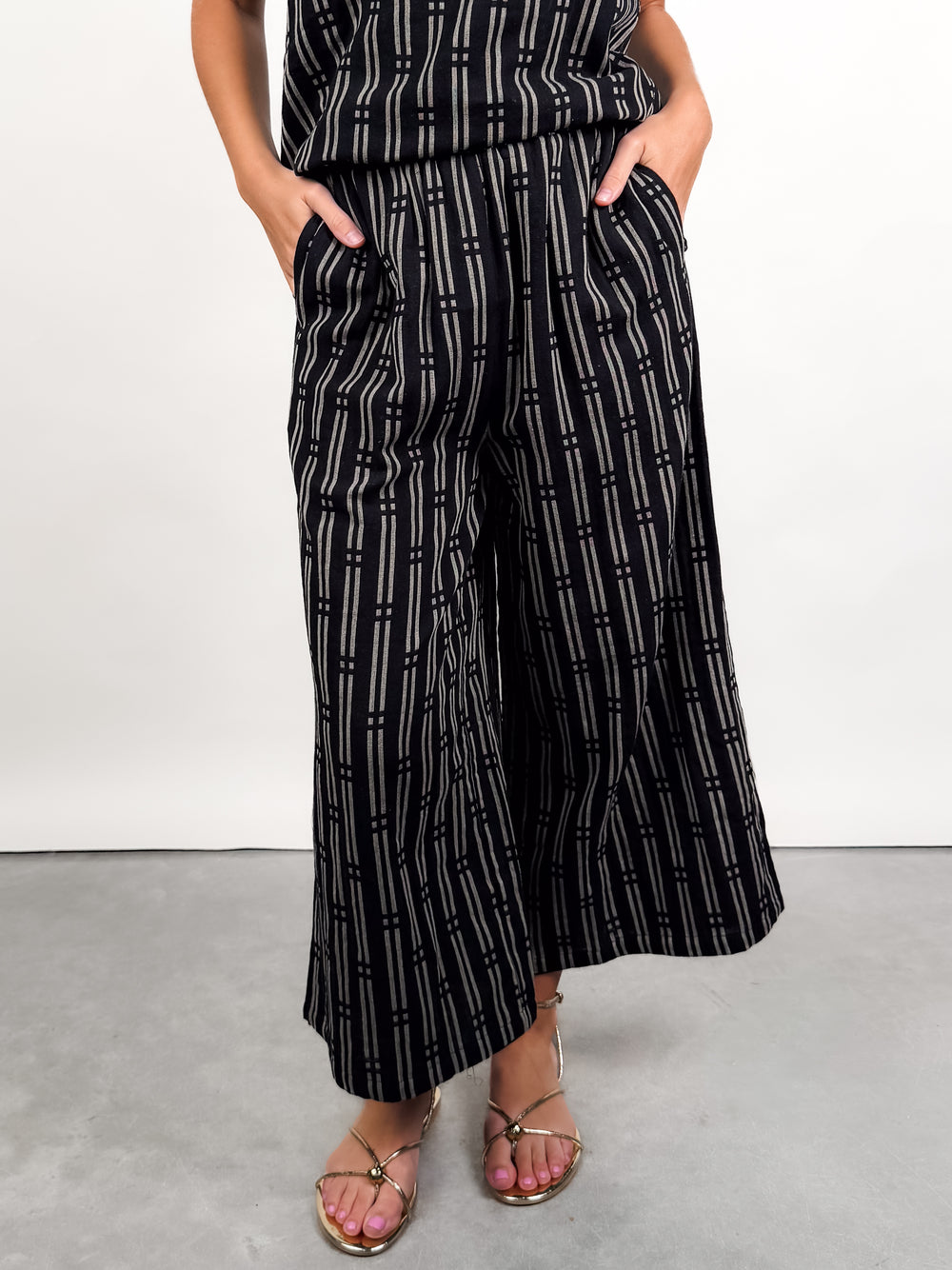 You'll Never See Printed Crop Wide Leg Pants