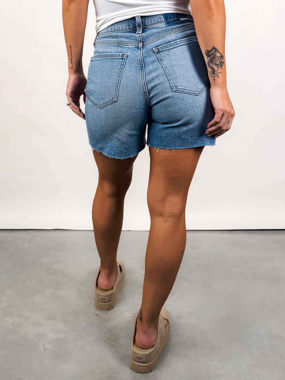 Sundaze Short in Marina Distressed