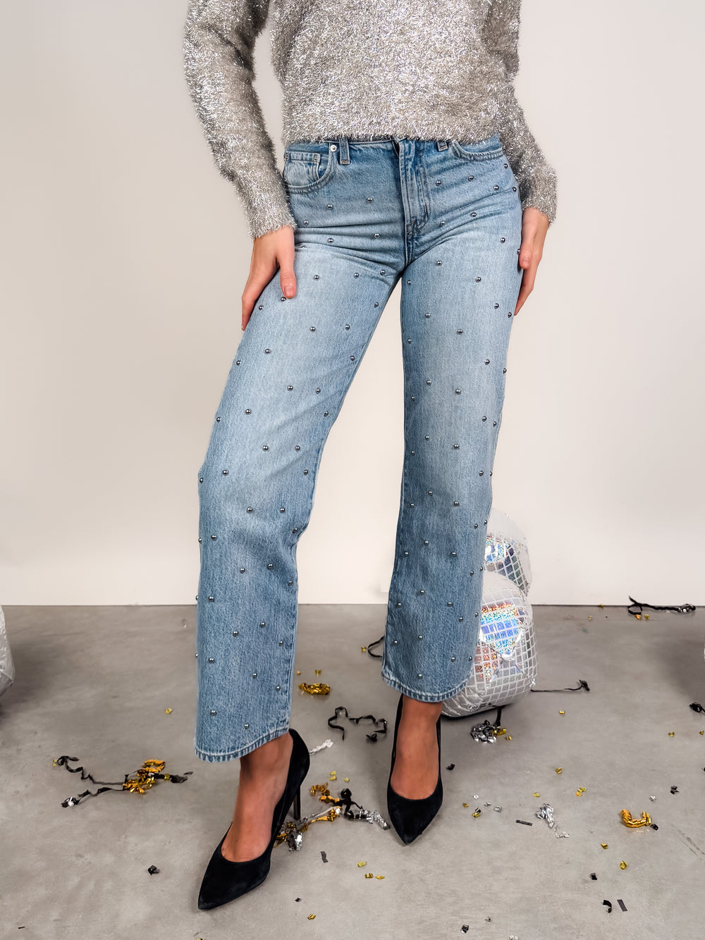 Lexi Mid Rise Bowed Straight Jean in Aries