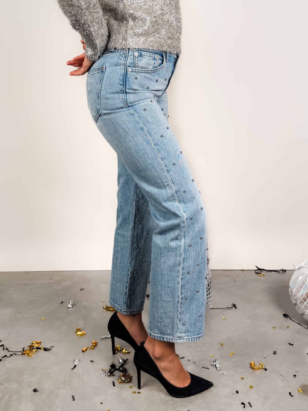 Lexi Mid Rise Bowed Straight Jean in Aries