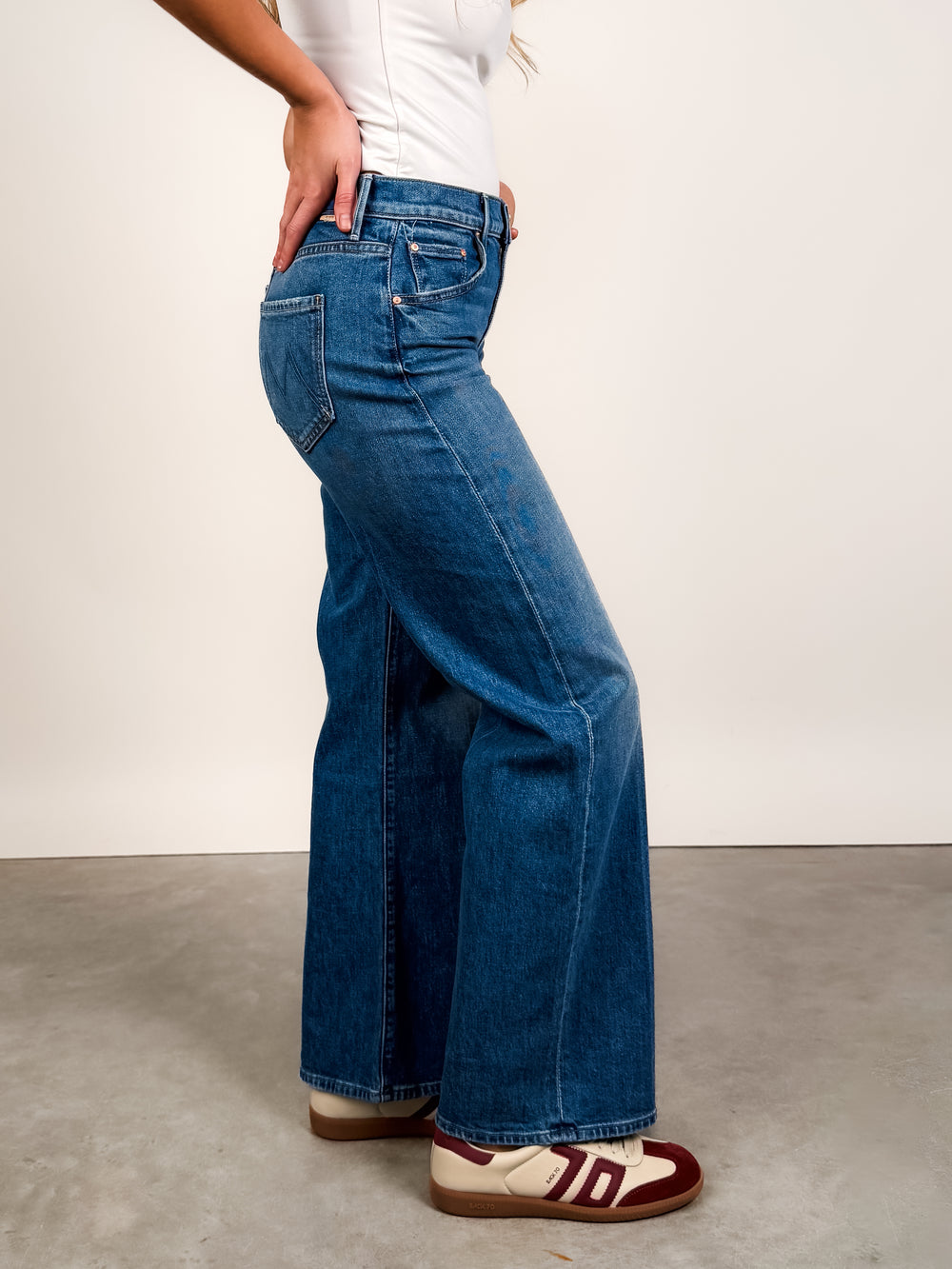 The Mid Rise Lasso Sneak in Get 2 Birds Stoned