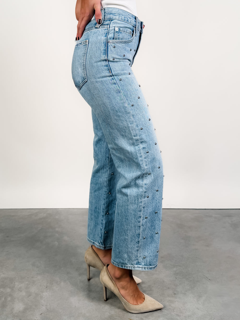 Lexi Mid Rise Bowed Straight Jean in Aries