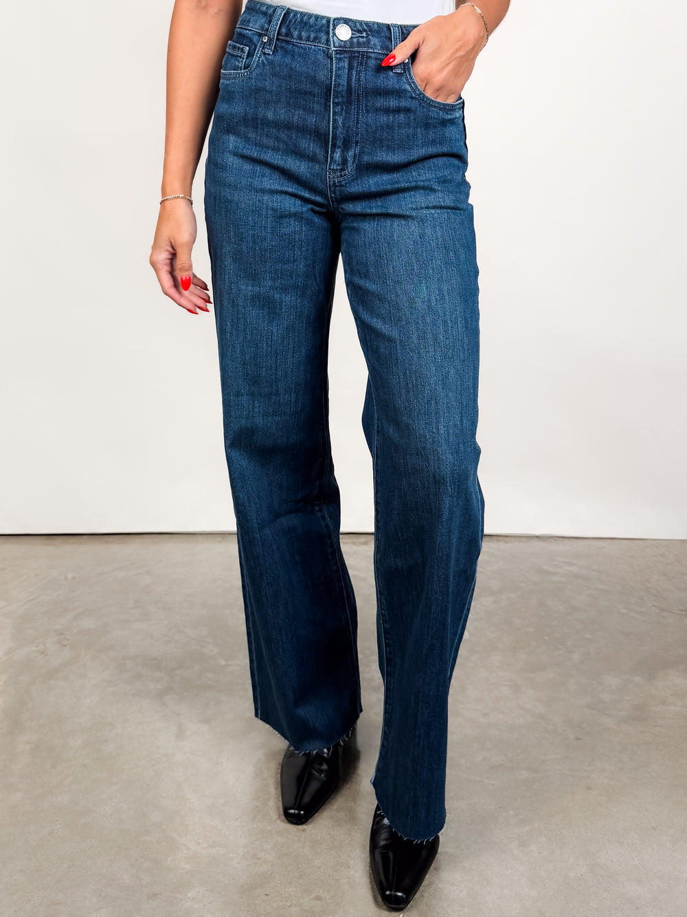 Josie Column Straight Trouser in Youthfully