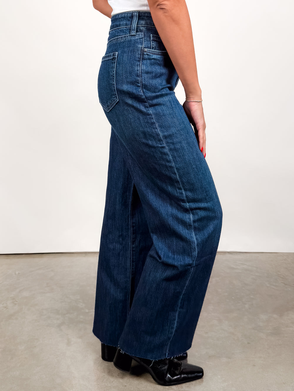 Josie Column Straight Trouser in Youthfully