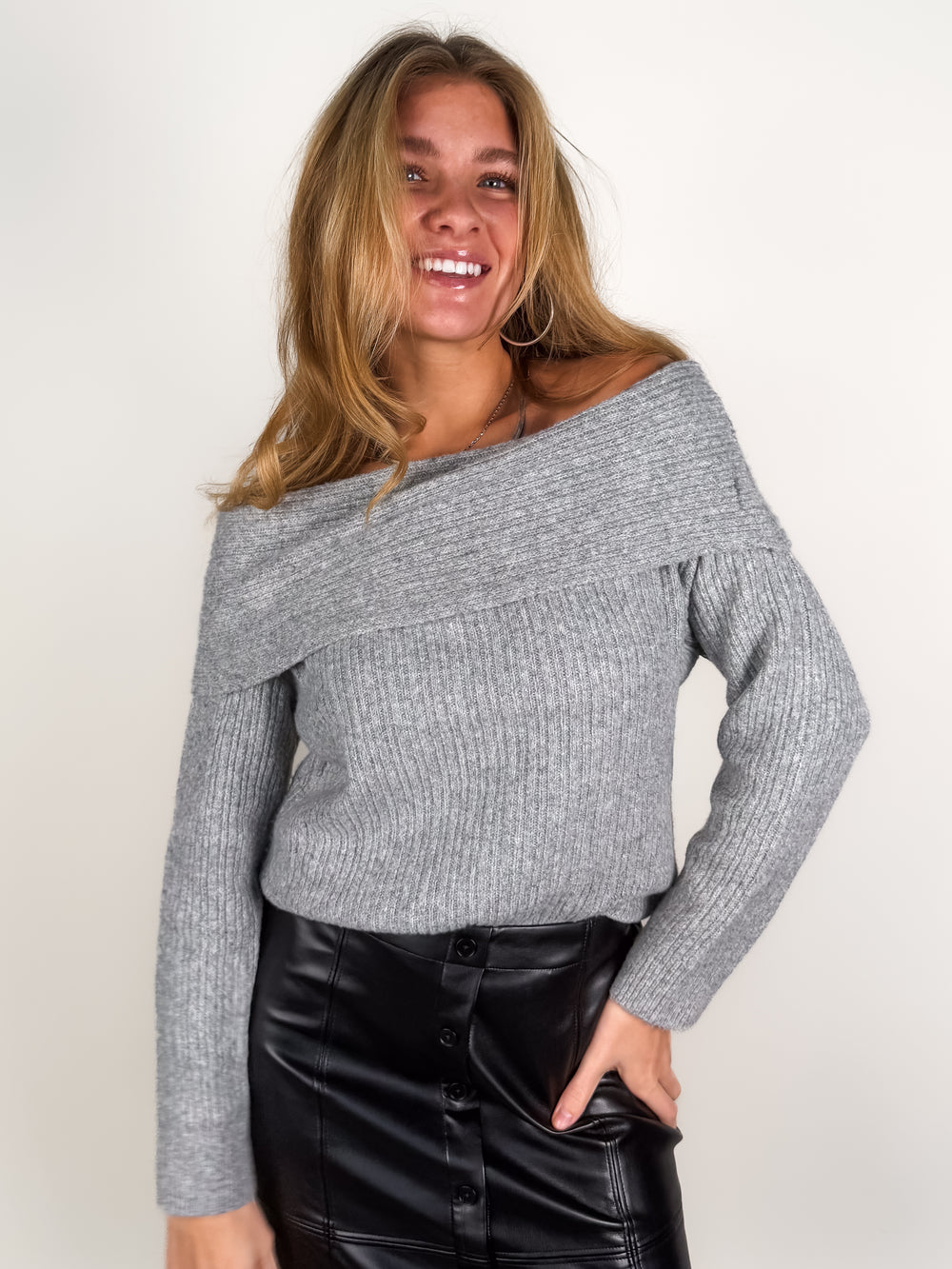 Marylin Off The Shoulder Sweater