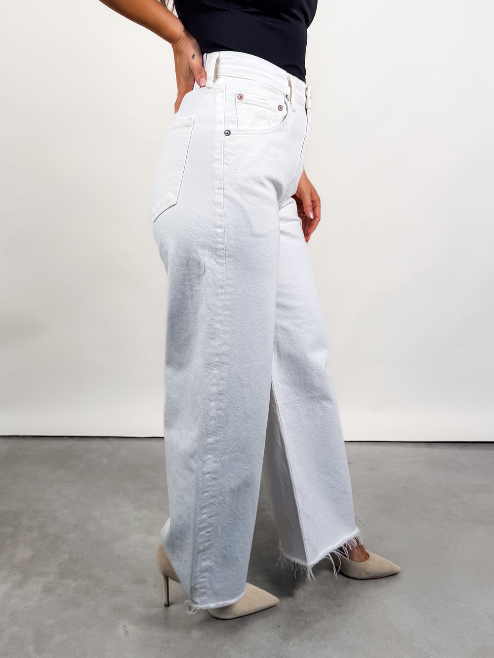 Low Curve Fray in Milkshake