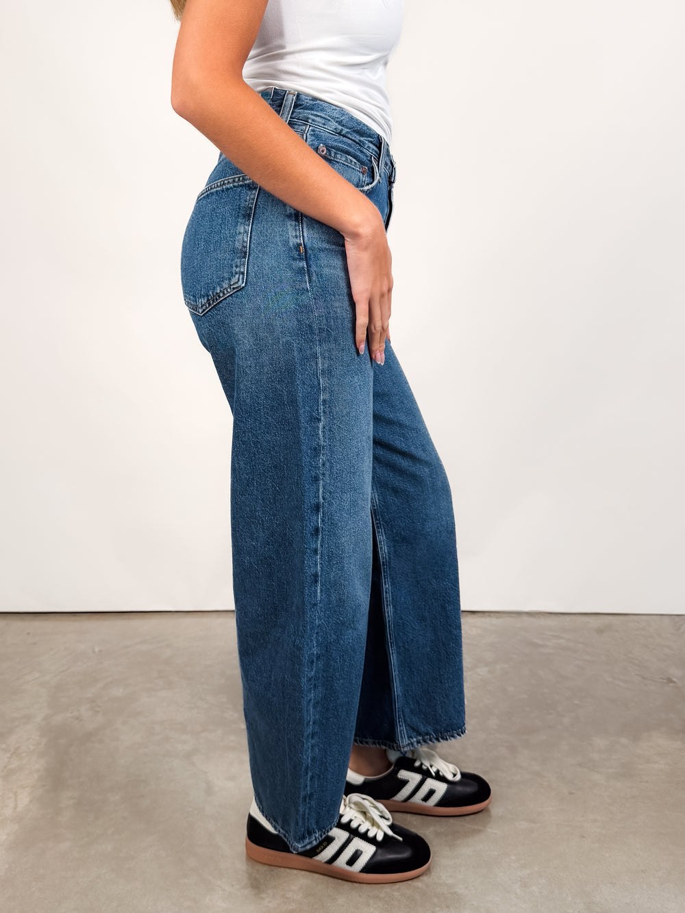 Low Curve Jean Crop 27.5 in Curb