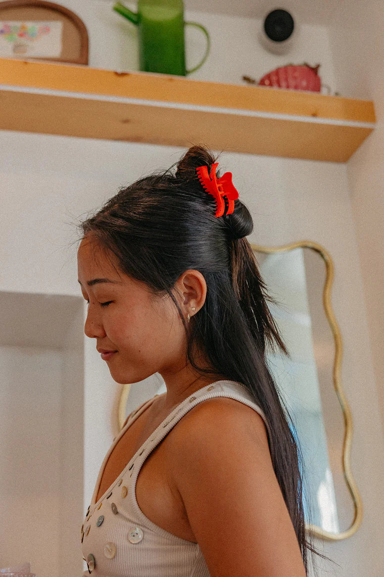 Wavy Mini Hold Everything Claw Clip