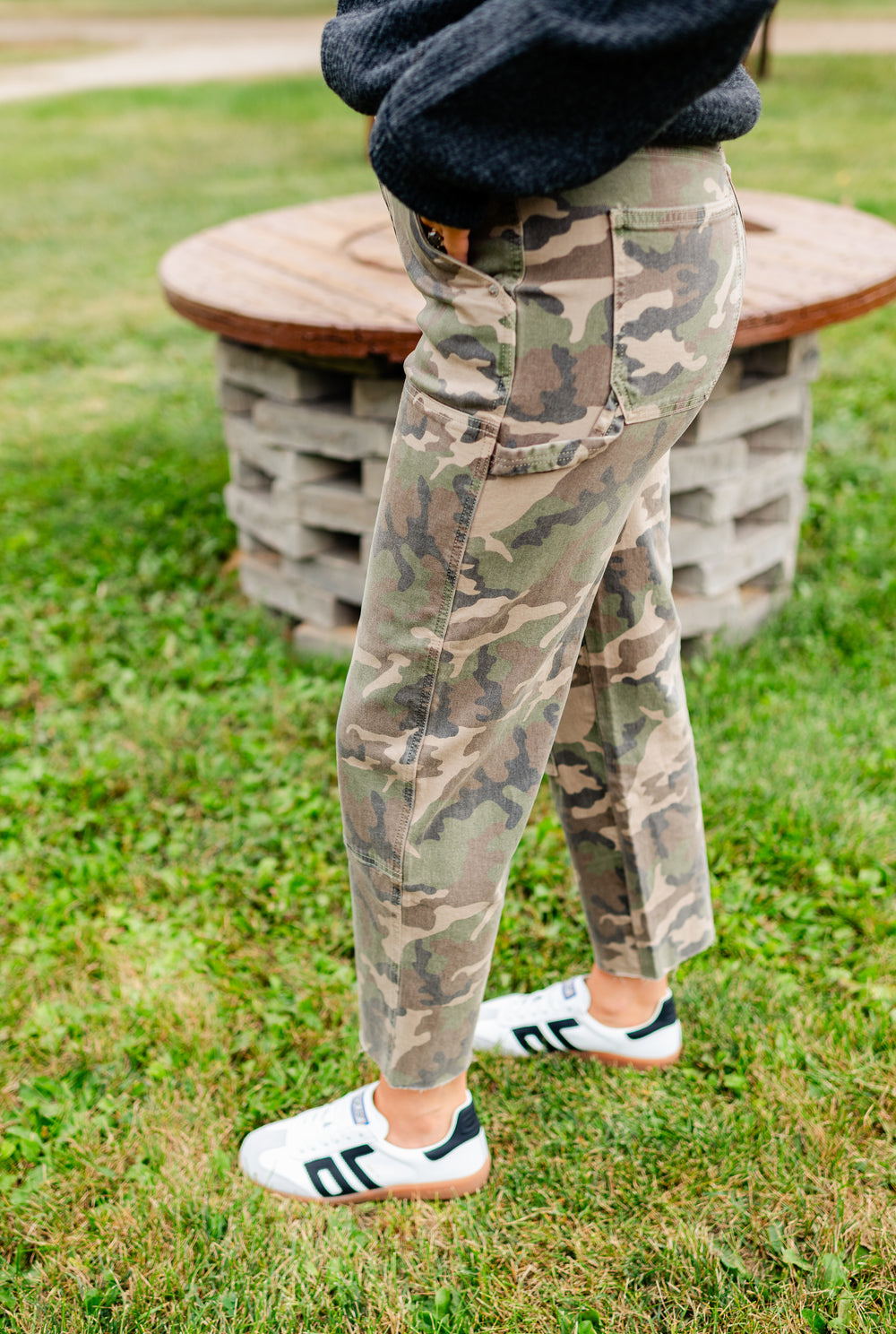 Sundaze Carpenter Crop in Hideaway