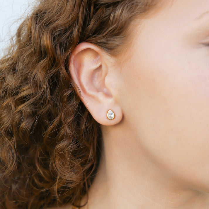 028 Tear Gem Stud