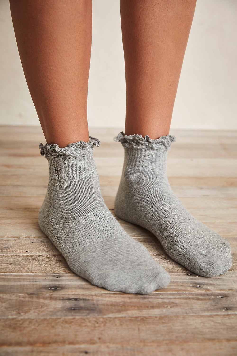 Movement Classic Ruffle Socks